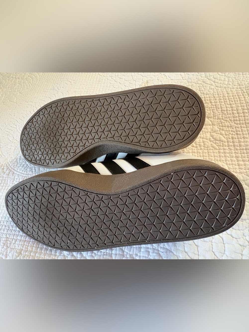 Women’s White adidas size 7.5 - Picture 3 of 5